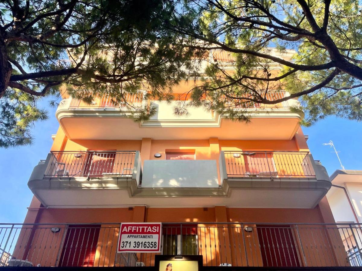 Appartamenti Adriana Carraro Immobiliare - Family Apartments Лидо ди Йезоло Екстериор снимка