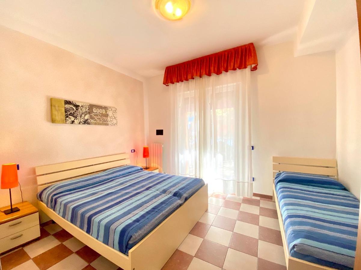 Appartamenti Adriana Carraro Immobiliare - Family Apartments Лидо ди Йезоло Екстериор снимка